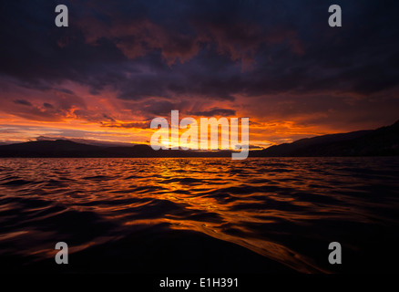 Tramonto sul lago Okanagan e Sud Okanagan Valley, Naramata, British Columbia, Canada Foto Stock