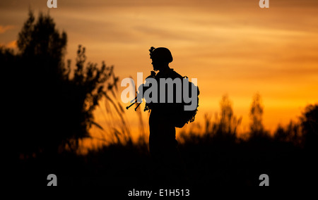 Stati Uniti Pfc Marine. Garrett Reed, un 22-anno-vecchio mortarman con armi Company, 3° Battaglione, 3° Reggimento Marine e nativo di P Foto Stock