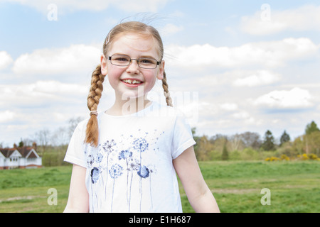 Ritratto di ragazza bionda con trecce Foto Stock