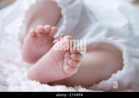 Close up Baby girl i piedi Foto Stock