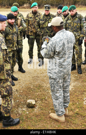 Stati Uniti Army Sgt. 1. Classe Jason salottino del giunto multinazionale Centro Readiness??s (JMRC??s)Badger Team, un specializzato counte Foto Stock