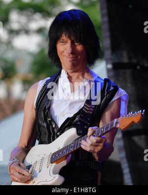 Praga, Repubblica Ceca. Il 4 giugno, 2014. Il chitarrista inglese Jeff Beck esegue a Praga Repubblica Ceca, Giugno 4, 2014. Credito: Michal Dolezal/CTK foto/Alamy Live News Foto Stock