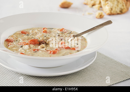 Pollo cremosa zuppa di Riso Selvaggio Foto Stock