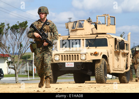 Stati Uniti Marine Corps 1Lt. Christopher A. Prati, una massa intelligence officer assegnato alla terza divisione Marine, III Marine Foto Stock