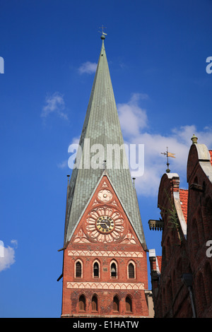 San Johannis Chiesa e vecchie case, Am Sande, Lueneburg, Lüneburg, Bassa Sassonia, Germania, Europa Foto Stock