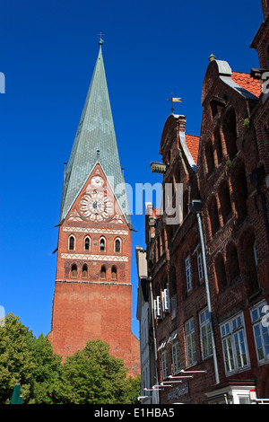 San Johannis Chiesa e vecchie case, Am Sande, Lueneburg, Bassa Sassonia, Germania, Europa Foto Stock