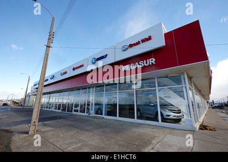Vetture cinesi concessionaria auto zona franca zonaustral duty free port Punta Arenas in Cile Foto Stock