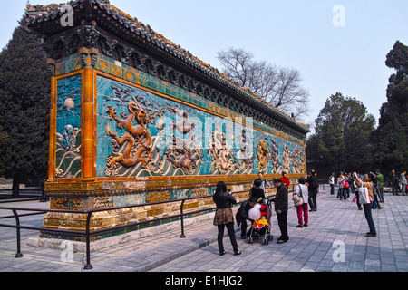 9 la parete del drago nel parco Beihai, Pechino Foto Stock