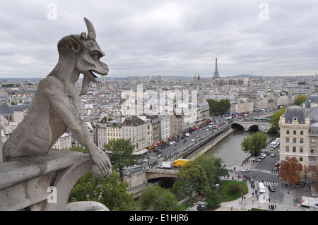 Gargoyle sulla Cattedrale di Notre Dame, Paris, Francia Foto Stock
