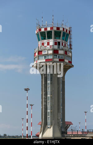 La torre di controllo del traffico aereo, l'Aeroporto Internazionale di Palermo " Falcone e Borsellino " Punta Raisi, Palermo, Sicilia, Italia Foto Stock