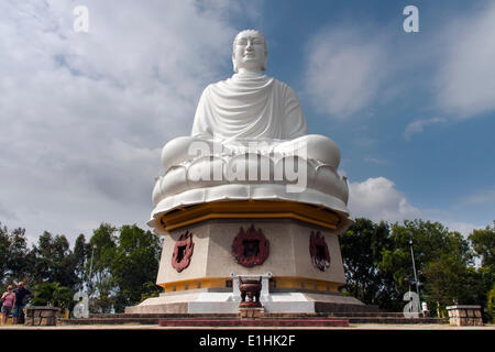 Il Buddha di lunga Sơn, lunga Sơn Pagoda, Nha Trang, Khanh Hoa Provincia, Vietnam Foto Stock
