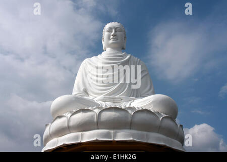 Il Buddha di lunga Sơn, lunga Sơn Pagoda, Nha Trang, Khanh Hoa Provincia, Vietnam Foto Stock