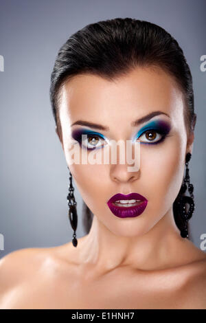 Serata di vacanza per il make-up. Styling bellezza giovani volto femminile Foto Stock