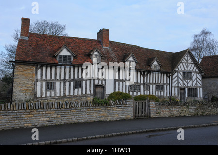 Mary Arden's Farm, di proprietà della Madre del famoso Drammaturgo inglese William Shakespeare a Wilmcote, Stratford Upon Avon, Warwickshire, Inghilterra, Regno Unito Foto Stock