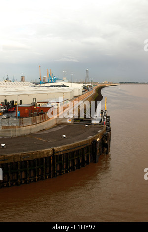 Scafo Docks e Quayside, presi da un mare del Nord del traghetto, East Yorkshire, Inghilterra, Regno Unito Foto Stock