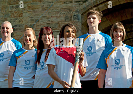 Tonbridge, Kent, Regno Unito. 5 Giugno, 2014. . 05 Giugno, 2014. Kent atleti compresi Dame Kelly HOLMES, Millie cavaliere e Lizzy Yarnold benvenuti i Giochi del Commonwealth Queen's testimone a Tonbridge.L'evento era frequentato dai bambini delle scuole locali che hanno partecipato in una varietà di attività organizzate bt Tonbridge e Malling consiglio. Credito: Patrick nairne/Alamy Live News Foto Stock