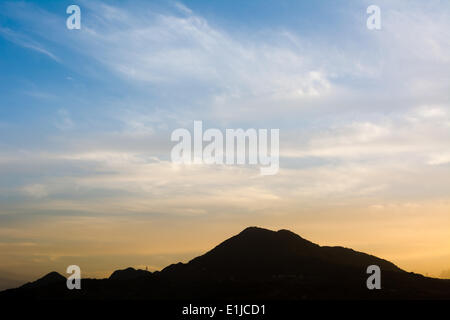Famoso tramonto con cielo vlue in Tamsui Foto Stock