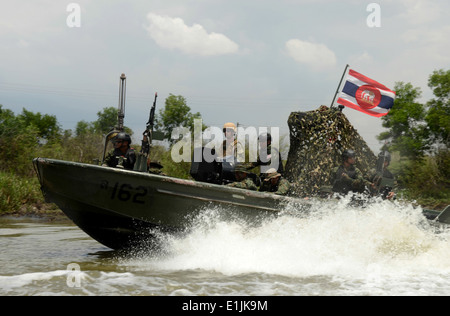 Stati Uniti Velisti assegnati a marittimo gli affari civili e di sicurezza comando di formazione, le forze di sicurezza Assistenza giro di distacco in ri Foto Stock