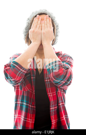 Giovane donna nasconde il viso con le mani Foto Stock