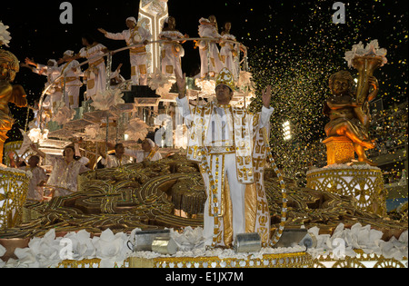 Elaborare il galleggiante nella sfilata di carnevale di Rio de Janeiro in Brasile Foto Stock