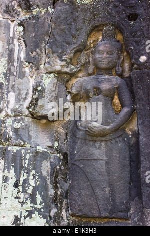 Preah Khan, il significato di "acred spada", è un enorme, altamente esplorabili complesso monastico in Angkor, pieno di sculture e passaggi. Foto Stock