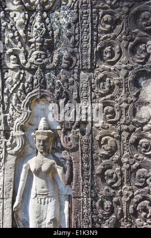 Preah Khan, il significato di "acred spada", è un enorme, altamente esplorabili complesso monastico in Angkor, pieno di sculture e passaggi. Foto Stock