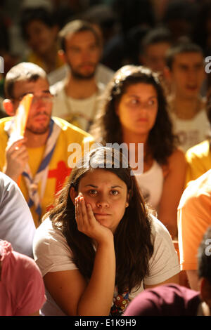 La gioventù ascoltando la dottrina cattolica insegnamento durante la Giornata Mondiale della Gioventù Foto Stock