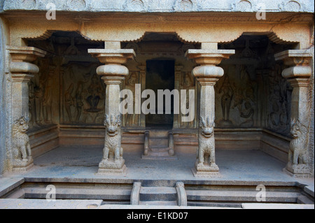 India, nello Stato del Tamil Nadu, Mamallapuram o Mahabalipuram, Varahu Mandapa, Patrimonio Mondiale dell Unesco Foto Stock