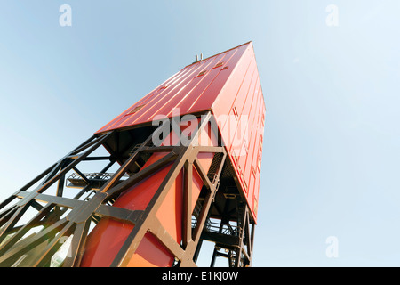 Montante di sollevamento della piattaforma di perforazione a basso angolo di visione. Foto Stock