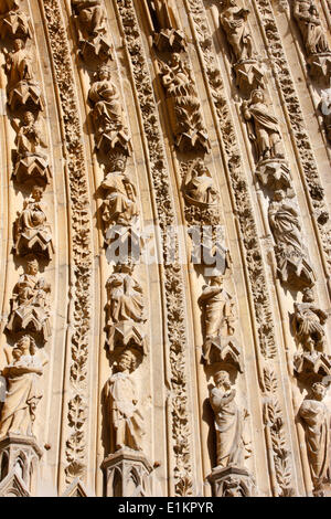 Cattedrale di Reims ala ovest archi Foto Stock