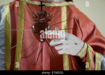 La scultura dettaglio : Gesù è sacro cuore Foto Stock