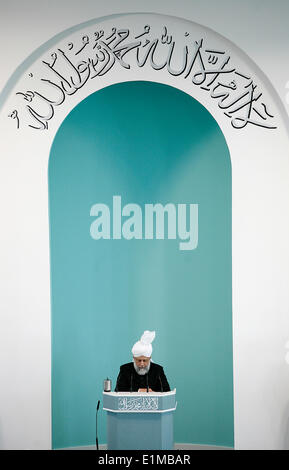 La preghiera del venerdì a Baitul Futuh mosque Foto Stock