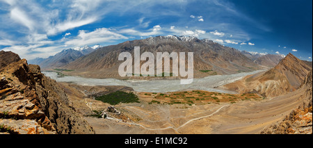Panoramica aerea di Spiti valley e chiave gompa in Himalaya. Spiti valley, Himachal Pradesh, India Foto Stock