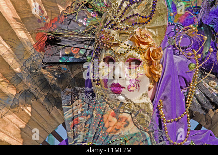 Venezia, Italia - 26 febbraio 2011: maschera di lusso da Carnival Foto Stock