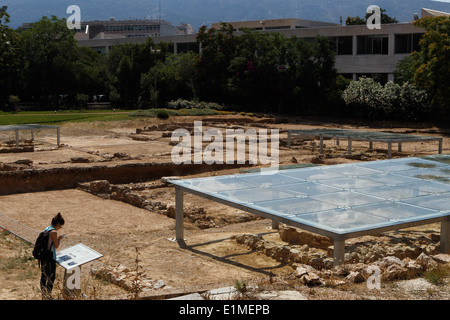 Un nuovo sito archeologico aperto nel centro di Atene, Aristotele il liceo. La scoperta del liceo e il Palaistra adiacenti o scuola di wrestling, è stata fatta dagli archeologi in 1996 ed è stato acclamato come il 'scoperta del secolo' dai media internazionali, non solo perché è dove Aristotele insegnato circa 2.500 anni fa, ma anche perché essa conteneva informazioni preziose riguardanti la topografia di Atene antica. Foto Stock