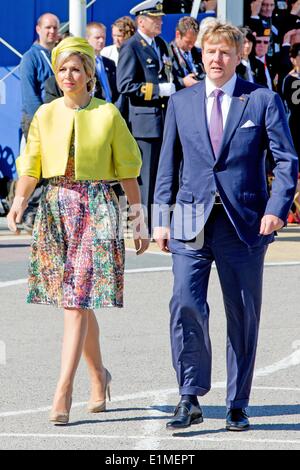 Arromanches, Francia. Il 6 giugno, 2014. Olandese Willem-Alexander re e regina Maxima frequentare il D-Day commemorazione per contrassegnare il settantesimo anniversario dello sbarco degli Alleati sul D-Day, in Arromanches, Francia, 06 giugno 2014. Più di 75.000 British canadesi e di altre truppe del Commonwealth sbarcati sulle spiagge della Normandia il 06 giugno 1944 a fianco degli Stati Uniti e la libera francese, in una invasione alleata di più di 130.000. Credito: dpa picture alliance/Alamy Live News Foto Stock