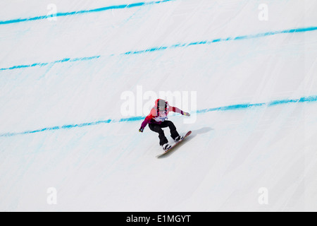 Sina Candrian (SWI) competere nel Signore di Snowboard Slopestyle presso i Giochi Olimpici Invernali, Sochi 2014 Foto Stock