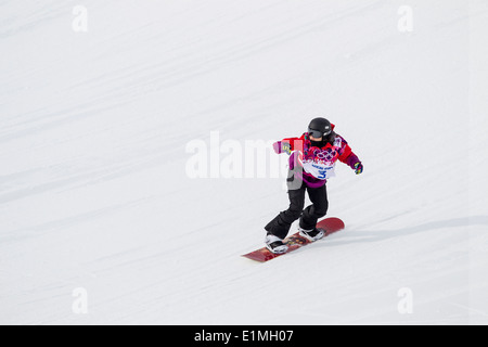 Sina Candrian (SWI) competere nel Signore di Snowboard Slopestyle presso i Giochi Olimpici Invernali, Sochi 2014 Foto Stock