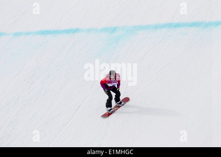 Sina Candrian (SWI) competere nel Signore di Snowboard Slopestyle presso i Giochi Olimpici Invernali, Sochi 2014 Foto Stock