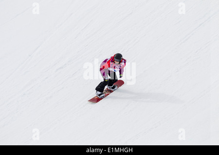 Sina Candrian (SWI) competere nel Signore di Snowboard Slopestyle presso i Giochi Olimpici Invernali, Sochi 2014 Foto Stock