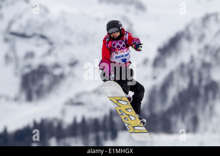 Sina Candrian (SWI) competere nel Signore di Snowboard Slopestyle presso i Giochi Olimpici Invernali, Sochi 2014 Foto Stock