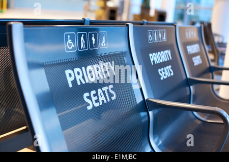 Sedili in aeroporto. Foto Stock