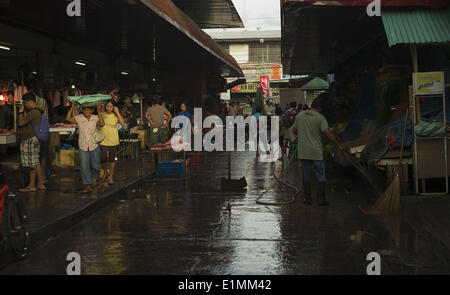 Negros Oriental, DUMAGUETE, PHILIPINS. 27 Maggio, 2014. Una vita quotidiana nella città di Dumaguete il 27 maggio 2014. Dumaguete è una vivace città situato a circa 650 Km. a sud di Manila, la capitale delle Filippine.ARMANDO ARORIZO © Armando Arorizo/Prensa Internacional/ZUMAPRESS.com/Alamy Live News Foto Stock