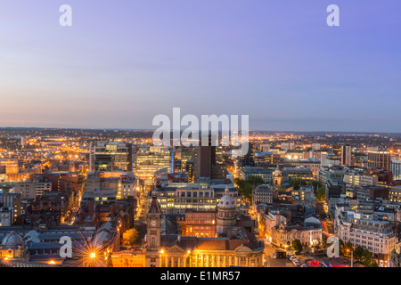 Una vista notturna di Birmingham City Centre di notte. Foto Stock