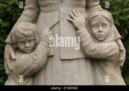 Monumento ai caduti soldati ukrainiens presso il Cimitero di Ruprechtice a Liberec, Boemia settentrionale, Repubblica Ceca. Foto Stock