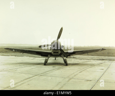 Il Messerschmitt Bf 109f, spesso indicato come variante Emil, era un aereo da caccia tedesco utilizzato durante la seconda guerra mondiale, conosciuto per la sua velocità e manovrabilità, giocò un ruolo chiave nel combattimento aereo durante la guerra. Foto Stock