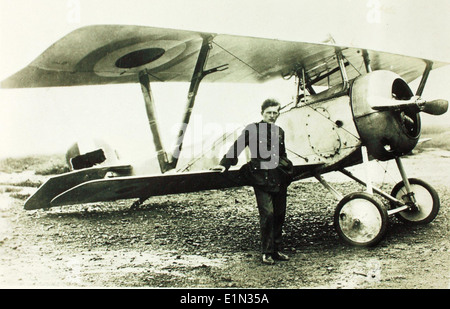 Il Nieuport 23, un biplano francese della prima guerra mondiale, era noto per la sua agilità e velocità. Fu ampiamente utilizzato dagli Alleati durante la guerra e divenne una parte significativa della storia dei primi combattimenti aerei. Foto Stock
