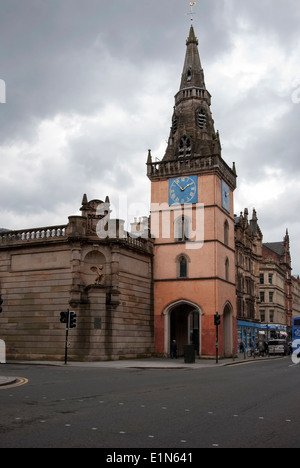 Il Tron Kirk Chiesa torre dell Orologio e Steeple Trongate Merchant City vicino a Glasgow Cross Scozia Scotland Foto Stock