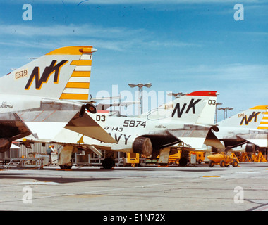 Il McDonnell Douglas F-4J Phantom II, parte della Charles M. Daniels Collection, era una versione più avanzata dell'F-4 Phantom. Introdotto negli anni '1960, l'F-4J fu utilizzato dalla US Navy e dall'Air Force per il combattimento multiruolo, con avionica e sistemi d'arma migliorati. Foto Stock