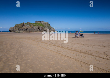 Tenby South Beach di St Catherine's Island in vista Foto Stock